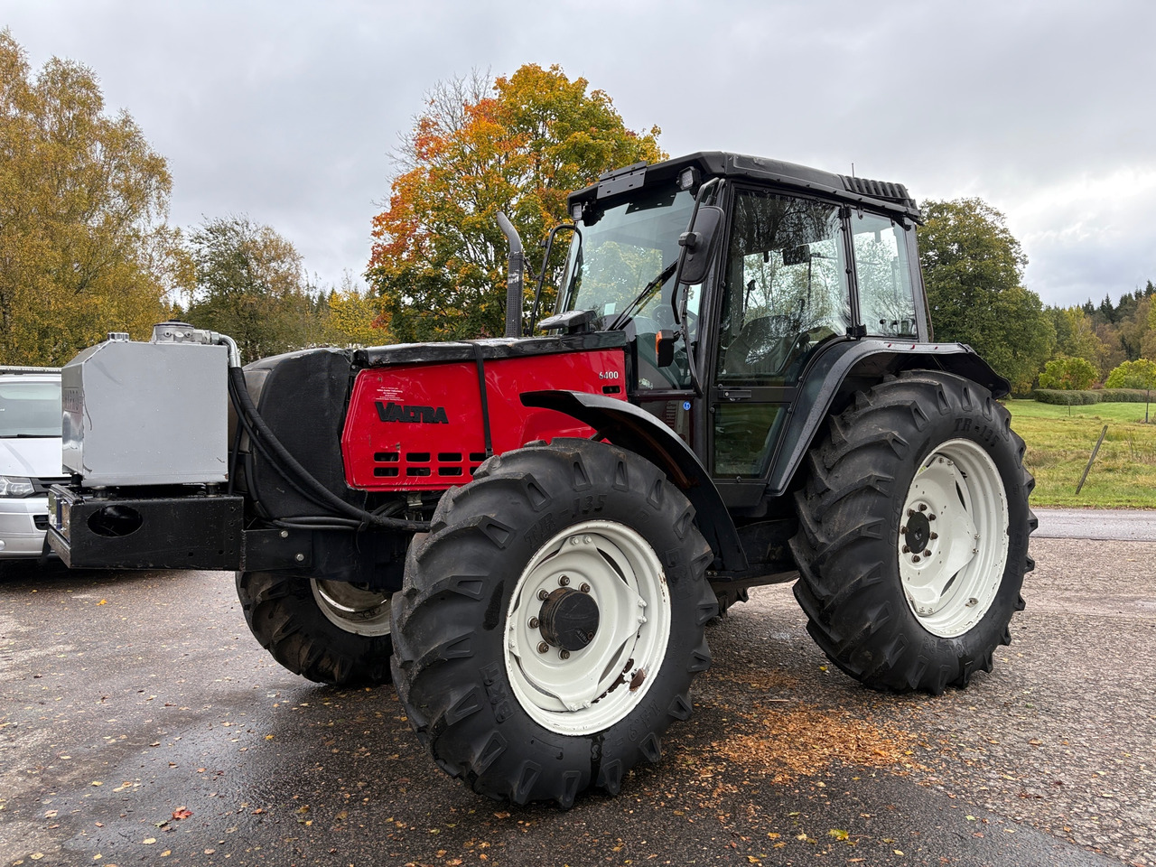 Valtra 6400-4 - Trator: foto 1 Valtra 6400-4 - Trator: foto 1