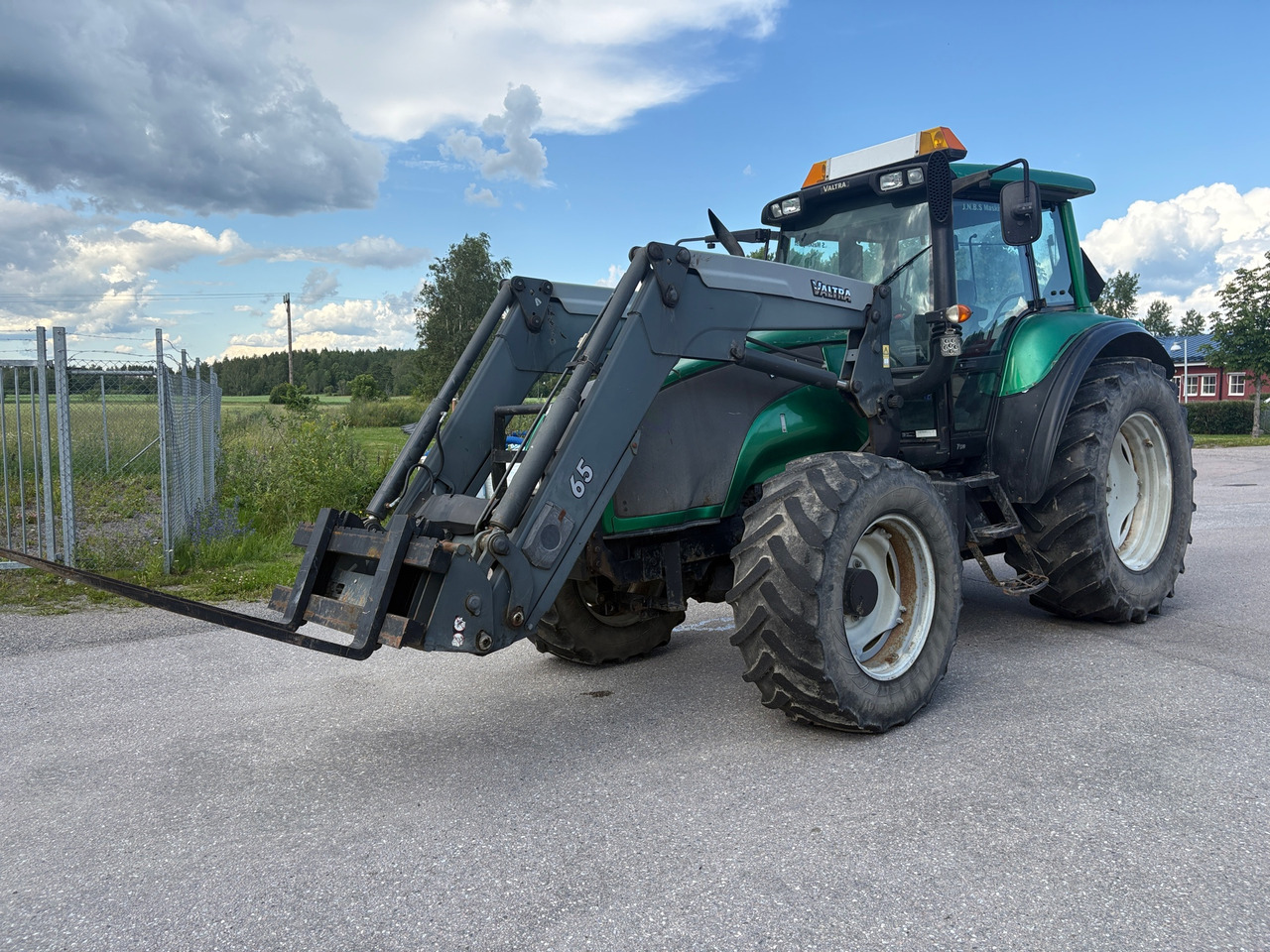 Valtra T120 - Trator: foto 1 Valtra T120 - Trator: foto 1