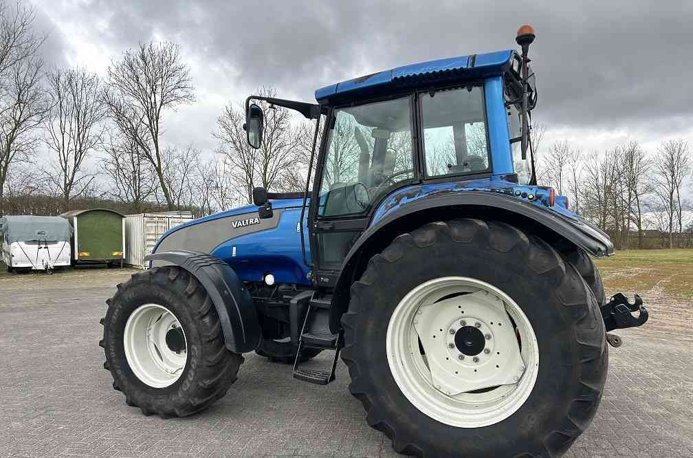 Valtra T130 - Trator: foto 2 Valtra T130 - Trator: foto 2