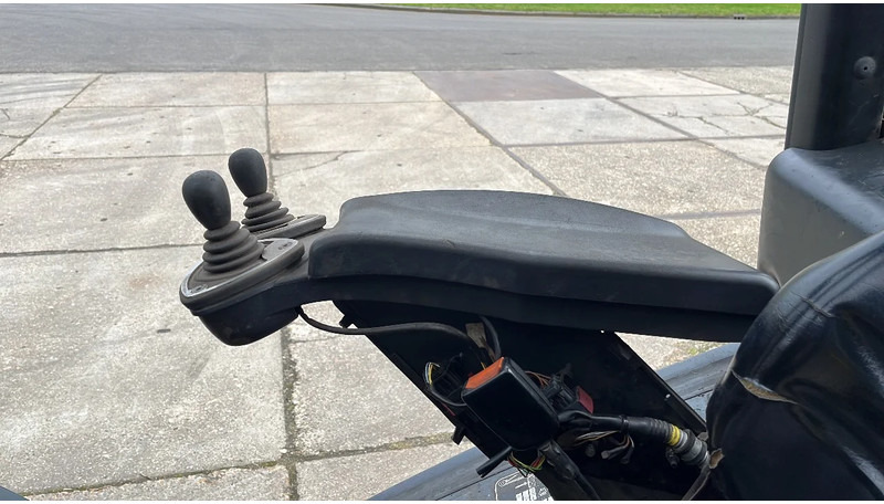 Linde H35T 01 Linde H35T 01 - Empilhadeira a gás: foto 4 Linde H35T 01 Linde H35T 01 - Empilhadeira a gás: foto 4