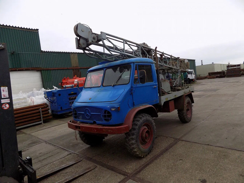 Unimog Mercedes S 404 boormachine Bomag - Máquina de perfuração: foto 1 Unimog Mercedes S 404 boormachine Bomag - Máquina de perfuração: foto 1