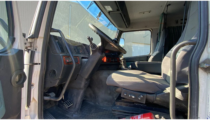 Fotografia de interior 1: Caminhão basculante Volvo FM 12.420 kipper