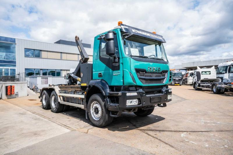 Iveco TRAKKER 360-6x4-PALFINGER - Caminhão polibenne: foto 2 Iveco TRAKKER 360-6x4-PALFINGER - Caminhão polibenne: foto 2
