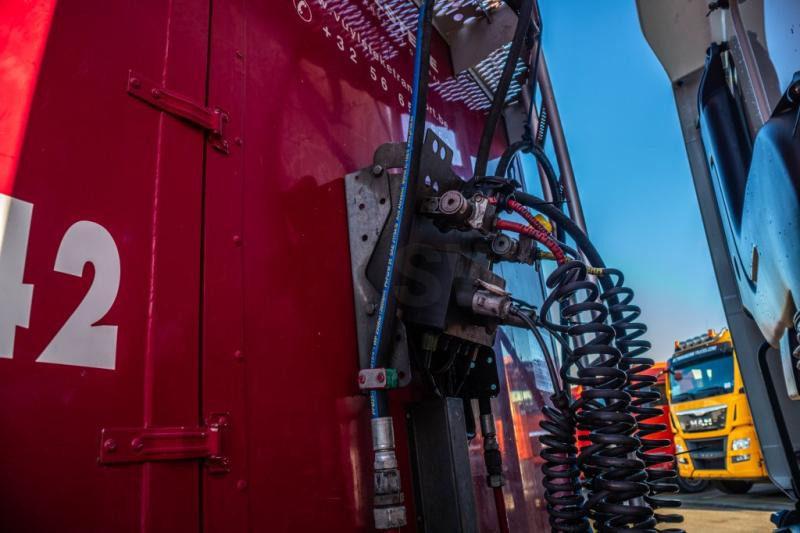 KRAKER WALKING FLOOR CF 200-92 m3 - Semireboque piso móvel: foto 5 KRAKER WALKING FLOOR CF 200-92 m3 - Semireboque piso móvel: foto 5