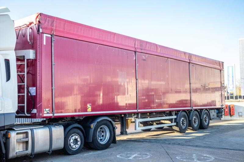 KRAKER WALKING FLOOR CF 200-92 m3 - Semireboque piso móvel: foto 1 KRAKER WALKING FLOOR CF 200-92 m3 - Semireboque piso móvel: foto 1