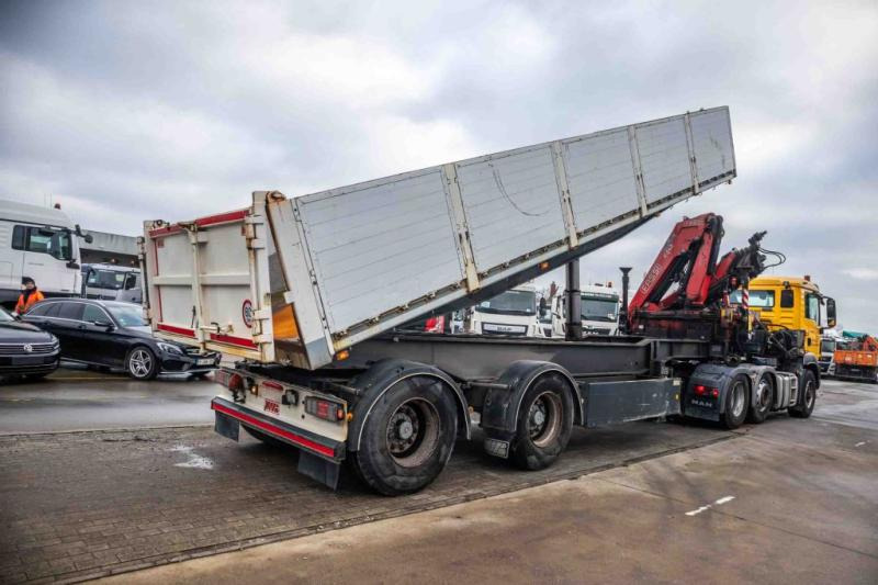 Kwb KIPPER + FASSI F245A/5X - Semireboque basculante: foto 3 Kwb KIPPER + FASSI F245A/5X - Semireboque basculante: foto 3