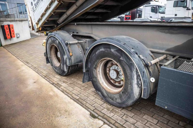 Kwb KIPPER + FASSI F245A/5X - Semireboque basculante: foto 5 Kwb KIPPER + FASSI F245A/5X - Semireboque basculante: foto 5