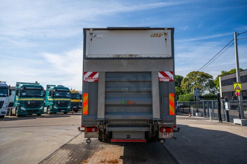 Volvo FL 240 (18t) + DHOLLANDIA 1.5T - Caminhão furgão: foto 4 Volvo FL 240 (18t) + DHOLLANDIA 1.5T - Caminhão furgão: foto 4
