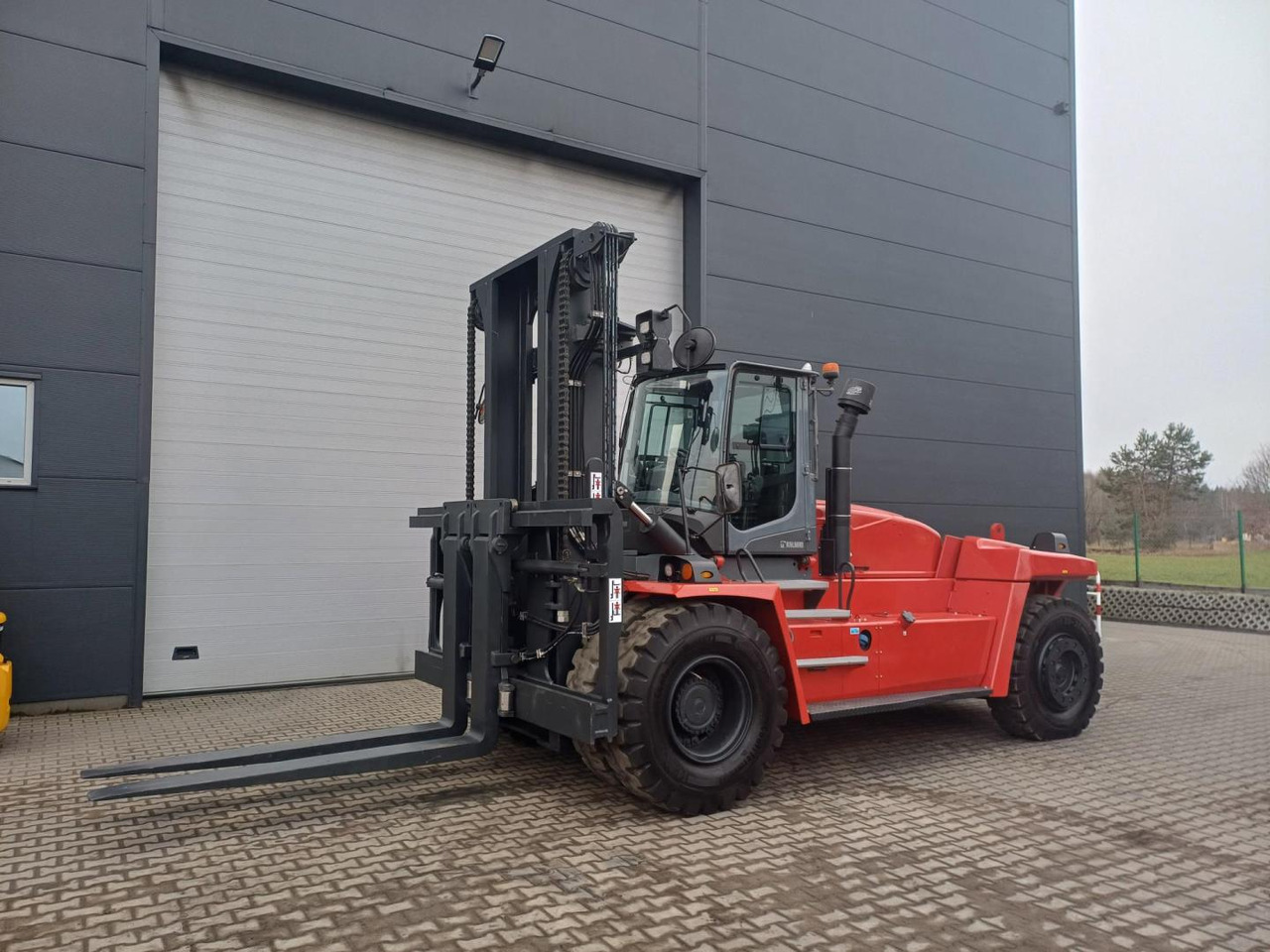 Kalmar DCG250-12LB - Empilhadeira a diesel: foto 1 Kalmar DCG250-12LB - Empilhadeira a diesel: foto 1