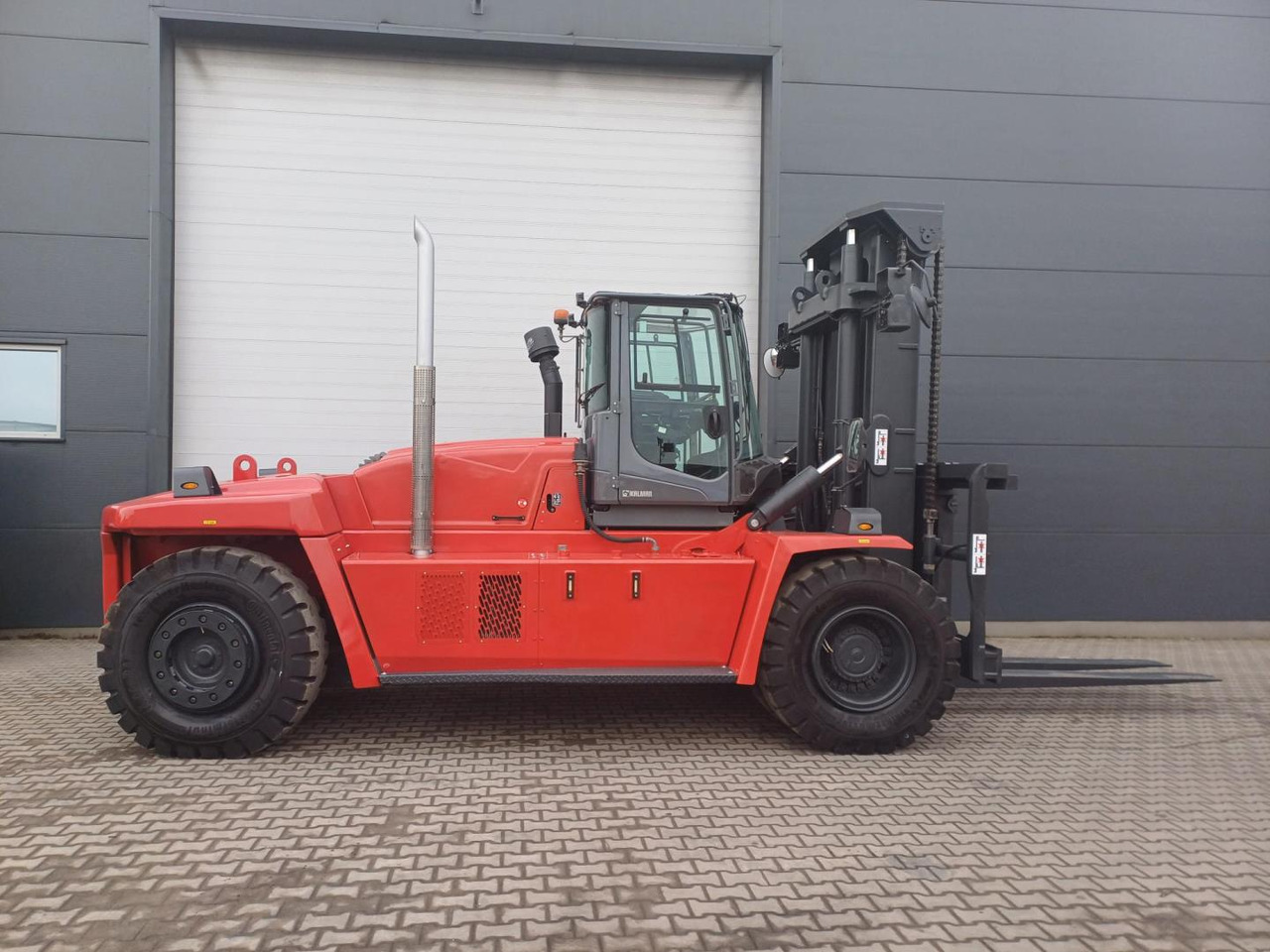 Kalmar DCG250-12LB - Empilhadeira a diesel: foto 4 Kalmar DCG250-12LB - Empilhadeira a diesel: foto 4