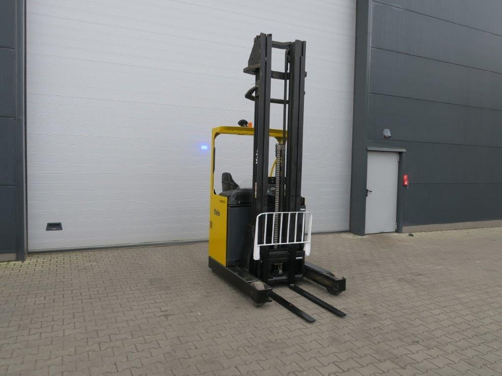 Yale MR14H - TRIPLEX - Empilhador retráctil: foto 2 Yale MR14H - TRIPLEX - Empilhador retráctil: foto 2