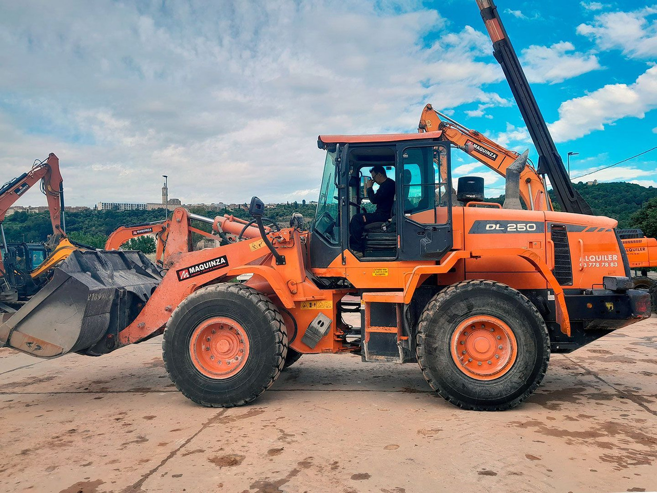 DOOSAN DL250-3 - Carregadeira de rodas: foto 1 DOOSAN DL250-3 - Carregadeira de rodas: foto 1