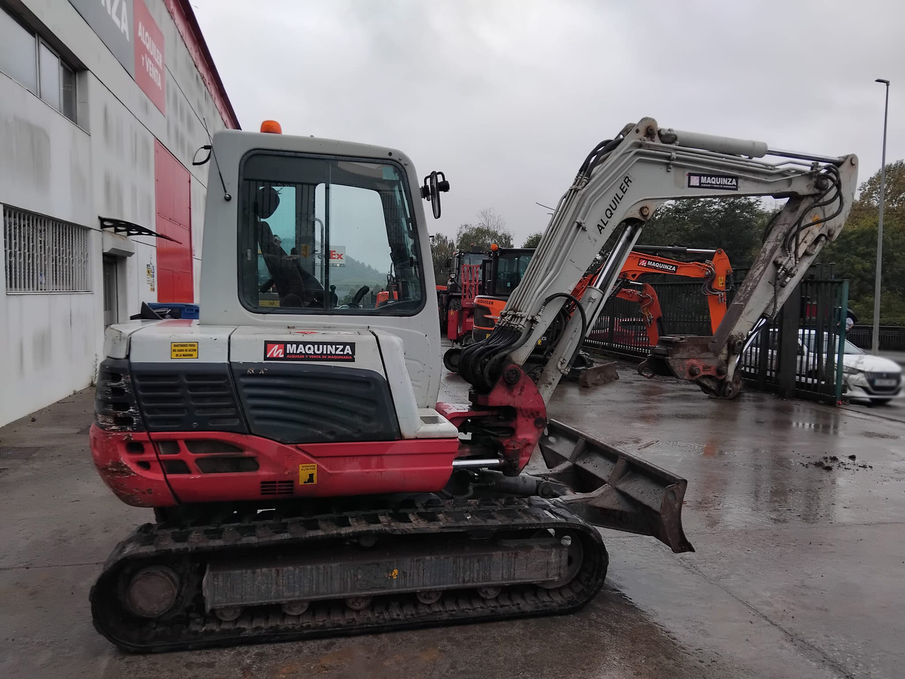 TAKEUCHI TB250 - Mini escavadeira: foto 1 TAKEUCHI TB250 - Mini escavadeira: foto 1