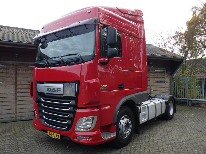 DAF XF 440 NEW TACHO / Holland Truck / 8 Tons vooras / Standairco / Standkachel - Tractor: foto 1 DAF XF 440 NEW TACHO / Holland Truck / 8 Tons vooras / Standairco / Standkachel - Tractor: foto 1