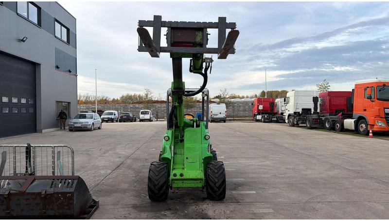 Avant 745 TDL (BELGIAN MACHINE / TOP CONDITION / 4X4 OPTIDRIVE / INCL ATTACHMENTS) - Mini carregadeira de esteiras: foto 3 Avant 745 TDL (BELGIAN MACHINE / TOP CONDITION / 4X4 OPTIDRIVE / INCL ATTACHMENTS) - Mini carregadeira de esteiras: foto 3