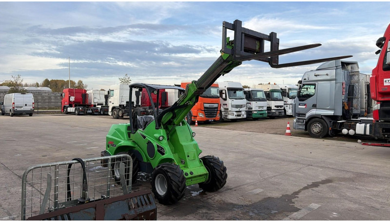 Avant 745 TDL (BELGIAN MACHINE / TOP CONDITION / 4X4 OPTIDRIVE / INCL ATTACHMENTS) - Mini carregadeira de esteiras: foto 2 Avant 745 TDL (BELGIAN MACHINE / TOP CONDITION / 4X4 OPTIDRIVE / INCL ATTACHMENTS) - Mini carregadeira de esteiras: foto 2