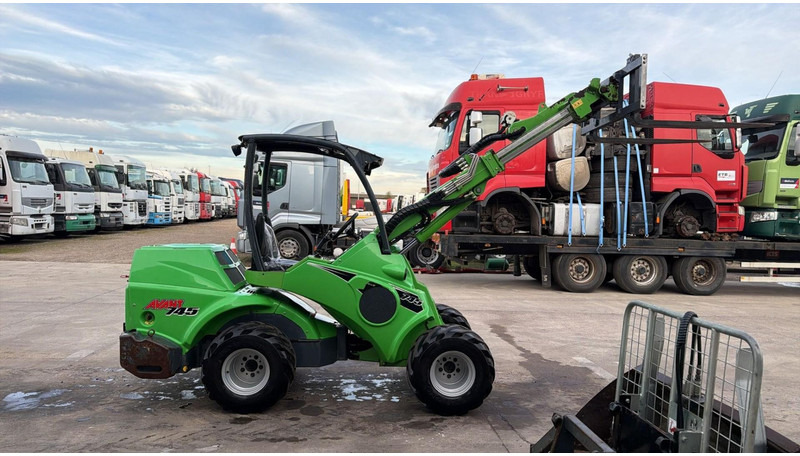 Avant 745 TDL (BELGIAN MACHINE / TOP CONDITION / 4X4 OPTIDRIVE / INCL ATTACHMENTS) - Mini carregadeira de esteiras: foto 4 Avant 745 TDL (BELGIAN MACHINE / TOP CONDITION / 4X4 OPTIDRIVE / INCL ATTACHMENTS) - Mini carregadeira de esteiras: foto 4