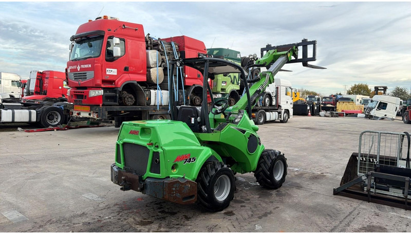 Avant 745 TDL (BELGIAN MACHINE / TOP CONDITION / 4X4 OPTIDRIVE / INCL ATTACHMENTS) - Mini carregadeira de esteiras: foto 5 Avant 745 TDL (BELGIAN MACHINE / TOP CONDITION / 4X4 OPTIDRIVE / INCL ATTACHMENTS) - Mini carregadeira de esteiras: foto 5