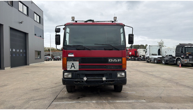 DAF 75 ATI 270 (10500 L / MANUAL PUMP / MANUAL GEARBOX / STEEL SUSP. / LAMES / POMPE MANUELLE) - Caminhão limpa fossa: foto 3 DAF 75 ATI 270 (10500 L / MANUAL PUMP / MANUAL GEARBOX / STEEL SUSP. / LAMES / POMPE MANUELLE) - Caminhão limpa fossa: foto 3