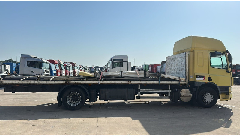 DAF 75 CF 310 (GOOD CONDITION / POSSIBLE AS BOX WITH CURTAIN / BONNE ETAT) - Camião de caixa aberta/ Plataforma: foto 4 DAF 75 CF 310 (GOOD CONDITION / POSSIBLE AS BOX WITH CURTAIN / BONNE ETAT) - Camião de caixa aberta/ Plataforma: foto 4