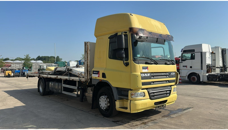 DAF 75 CF 310 (GOOD CONDITION / POSSIBLE AS BOX WITH CURTAIN / BONNE ETAT) - Camião de caixa aberta/ Plataforma: foto 3 DAF 75 CF 310 (GOOD CONDITION / POSSIBLE AS BOX WITH CURTAIN / BONNE ETAT) - Camião de caixa aberta/ Plataforma: foto 3