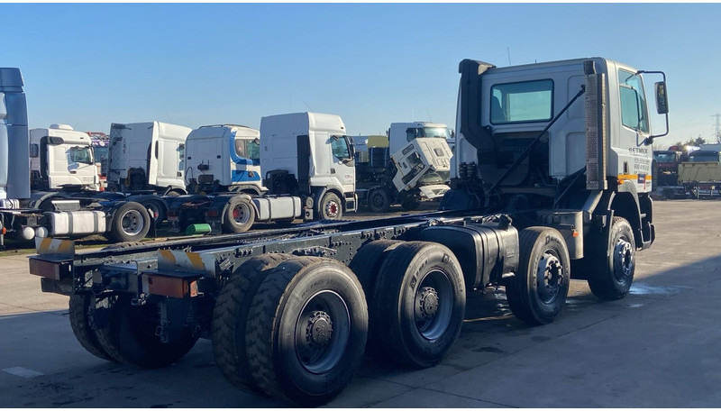 DAF CF 85.380 (EURO 3 / MANUAL GEARBOX / BOITE MANUELLE / BIG HUB / GRAND PONT / LAMES) - Caminhão chassi: foto 4 DAF CF 85.380 (EURO 3 / MANUAL GEARBOX / BOITE MANUELLE / BIG HUB / GRAND PONT / LAMES) - Caminhão chassi: foto 4