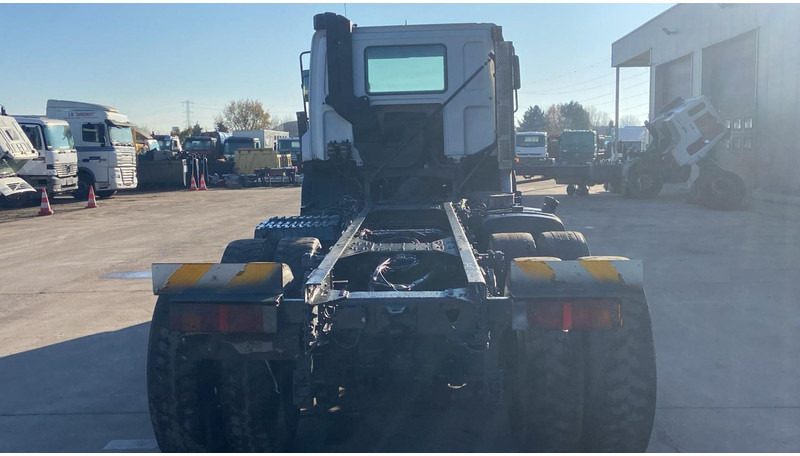 DAF CF 85.380 (EURO 3 / MANUAL GEARBOX / BOITE MANUELLE / BIG HUB / GRAND PONT / LAMES) - Caminhão chassi: foto 5 DAF CF 85.380 (EURO 3 / MANUAL GEARBOX / BOITE MANUELLE / BIG HUB / GRAND PONT / LAMES) - Caminhão chassi: foto 5