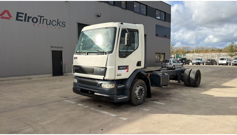 DAF LF 55.220 (MANUAL GEARBOX / BOITE MANUELLE) - Caminhão chassi: foto 1 DAF LF 55.220 (MANUAL GEARBOX / BOITE MANUELLE) - Caminhão chassi: foto 1