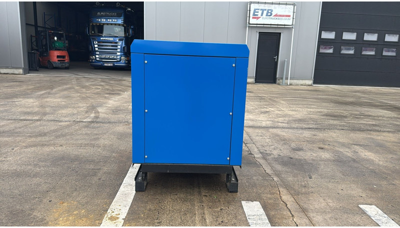 Diesel Generator Set WP41R (41 KVA/ 400V / 1500 RPM / 3 PHASE / 54 A / 50 HZ) - Gerador elétrico: foto 4 Diesel Generator Set WP41R (41 KVA/ 400V / 1500 RPM / 3 PHASE / 54 A / 50 HZ) - Gerador elétrico: foto 4