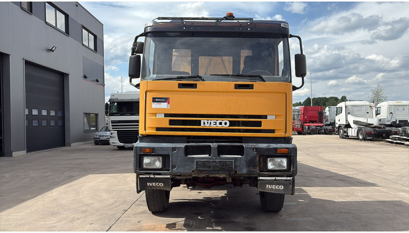 Iveco Eurotrakker 260 E 34 (POMPE MANUELLE / 6X6 / LAMES / GRAND PONT / STEEL SUSP. / MANUAL PUMP) - Caminhão basculante: foto 2 Iveco Eurotrakker 260 E 34 (POMPE MANUELLE / 6X6 / LAMES / GRAND PONT / STEEL SUSP. / MANUAL PUMP) - Caminhão basculante: foto 2