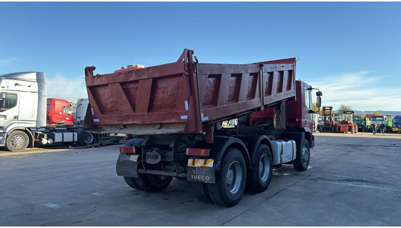 Iveco Eurotrakker 260 E 34 (POMPE MANUELLE / MANUAL PUMP / LAMES / GRAND PONT / BOITE MANUELLE) - Caminhão basculante: foto 4 Iveco Eurotrakker 260 E 34 (POMPE MANUELLE / MANUAL PUMP / LAMES / GRAND PONT / BOITE MANUELLE) - Caminhão basculante: foto 4