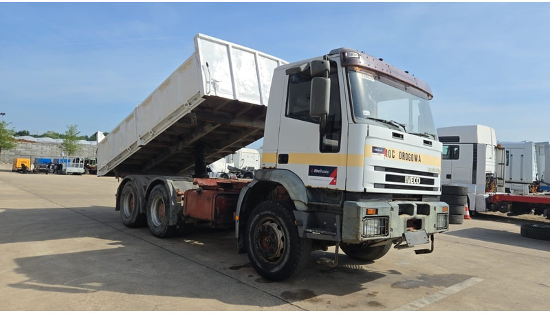 Iveco Eurotrakker 260 E 37 (POMPE MANUELLE / MANUAL PUMP / BOITE MANUELLE / GRAND PONT / LAMES) - Caminhão basculante: foto 3 Iveco Eurotrakker 260 E 37 (POMPE MANUELLE / MANUAL PUMP / BOITE MANUELLE / GRAND PONT / LAMES) - Caminhão basculante: foto 3