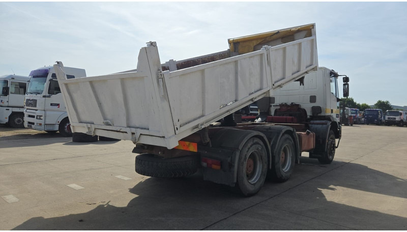 Iveco Eurotrakker 260 E 37 (POMPE MANUELLE / MANUAL PUMP / BOITE MANUELLE / GRAND PONT / LAMES) - Caminhão basculante: foto 5 Iveco Eurotrakker 260 E 37 (POMPE MANUELLE / MANUAL PUMP / BOITE MANUELLE / GRAND PONT / LAMES) - Caminhão basculante: foto 5
