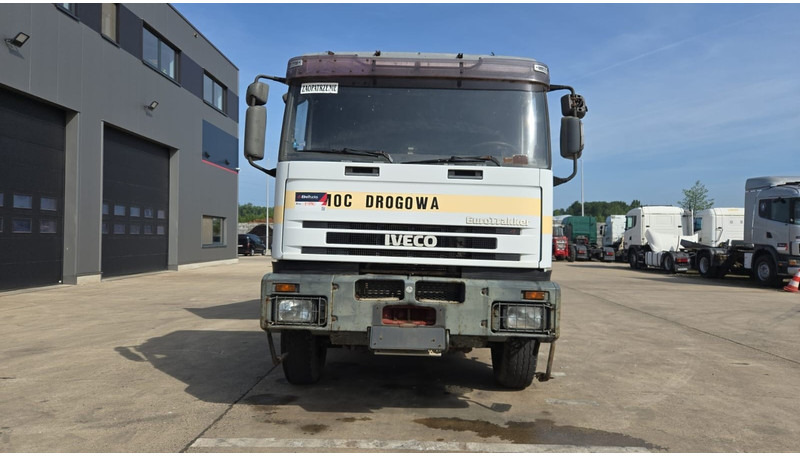 Iveco Eurotrakker 260 E 37 (POMPE MANUELLE / MANUAL PUMP / BOITE MANUELLE / GRAND PONT / LAMES) - Caminhão basculante: foto 2 Iveco Eurotrakker 260 E 37 (POMPE MANUELLE / MANUAL PUMP / BOITE MANUELLE / GRAND PONT / LAMES) - Caminhão basculante: foto 2