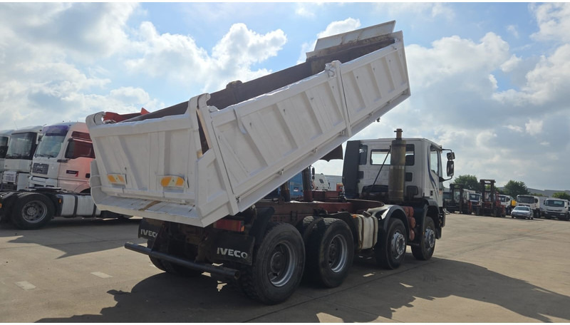 Iveco Eurotrakker 340 E 42 (MANUAL PUMP / POMPE MANUELLE / GRAND PONT / LAMES / STEEL SUSP.) - Caminhão basculante: foto 5 Iveco Eurotrakker 340 E 42 (MANUAL PUMP / POMPE MANUELLE / GRAND PONT / LAMES / STEEL SUSP.) - Caminhão basculante: foto 5