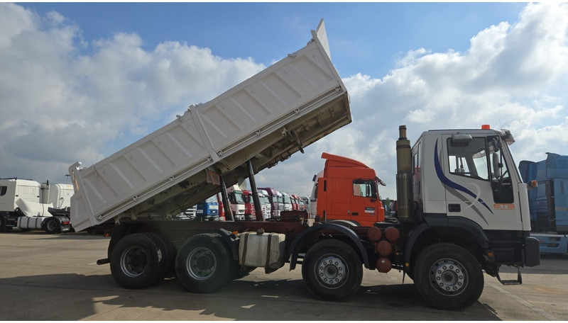 Iveco Eurotrakker 340 E 42 (MANUAL PUMP / POMPE MANUELLE / GRAND PONT / LAMES / STEEL SUSP.) - Caminhão basculante: foto 4 Iveco Eurotrakker 340 E 42 (MANUAL PUMP / POMPE MANUELLE / GRAND PONT / LAMES / STEEL SUSP.) - Caminhão basculante: foto 4