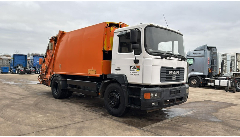 MAN 18.285 (GARBAGE TRUCK / TOP CONDITION / 6 CYLINDER / MANUAL GEARBOX) - Caminhão de lixo: foto 3 MAN 18.285 (GARBAGE TRUCK / TOP CONDITION / 6 CYLINDER / MANUAL GEARBOX) - Caminhão de lixo: foto 3
