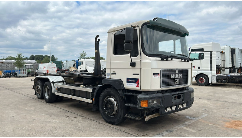 MAN 26.312 (6 CYLINDER / 6X2 / BELGIAN TRUCK IN GOOD CONDITION) - Caminhão chassi: foto 3 MAN 26.312 (6 CYLINDER / 6X2 / BELGIAN TRUCK IN GOOD CONDITION) - Caminhão chassi: foto 3