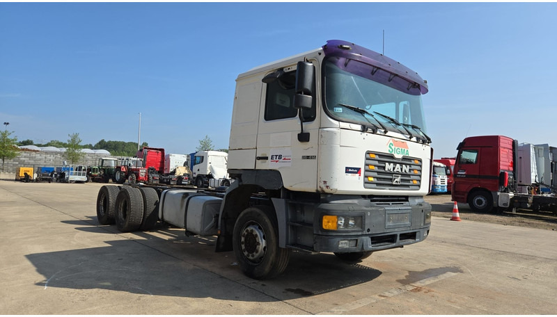 MAN 26.414 (6X4 / 6 CYLINDER / MANUAL GEARBOX / 10 TYRES / LONG CHASSIS / EURO 2) - Caminhão chassi: foto 3 MAN 26.414 (6X4 / 6 CYLINDER / MANUAL GEARBOX / 10 TYRES / LONG CHASSIS / EURO 2) - Caminhão chassi: foto 3