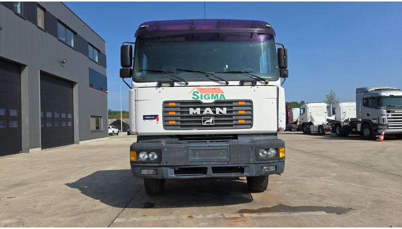 MAN 26.414 (6X4 / 6 CYLINDER / MANUAL GEARBOX / 10 TYRES / LONG CHASSIS / EURO 2) - Caminhão chassi: foto 2 MAN 26.414 (6X4 / 6 CYLINDER / MANUAL GEARBOX / 10 TYRES / LONG CHASSIS / EURO 2) - Caminhão chassi: foto 2
