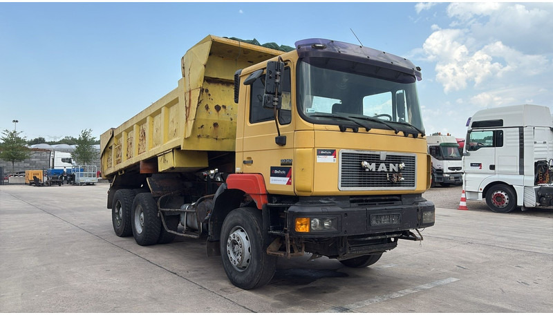 MAN 33.343 (BIG AXLE / STEEL SUSP. / LAMES / GRAND PONT / EURO 2) - Caminhão basculante: foto 4 MAN 33.343 (BIG AXLE / STEEL SUSP. / LAMES / GRAND PONT / EURO 2) - Caminhão basculante: foto 4