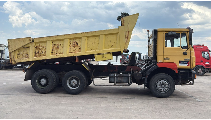 MAN 33.343 (BIG AXLE / STEEL SUSP. / LAMES / GRAND PONT / EURO 2) - Caminhão basculante: foto 3 MAN 33.343 (BIG AXLE / STEEL SUSP. / LAMES / GRAND PONT / EURO 2) - Caminhão basculante: foto 3