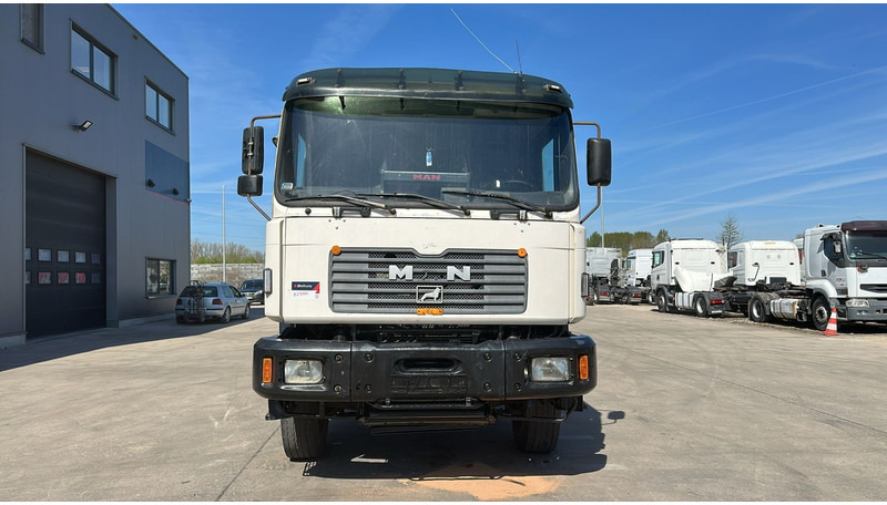 MAN 33.464 (6 CYLINDER / EURO 2 / SEMI MANUAL PUMP / BIG AXLE / STEEL SUSP. / LAMES) - Caminhão chassi: foto 2 MAN 33.464 (6 CYLINDER / EURO 2 / SEMI MANUAL PUMP / BIG AXLE / STEEL SUSP. / LAMES) - Caminhão chassi: foto 2
