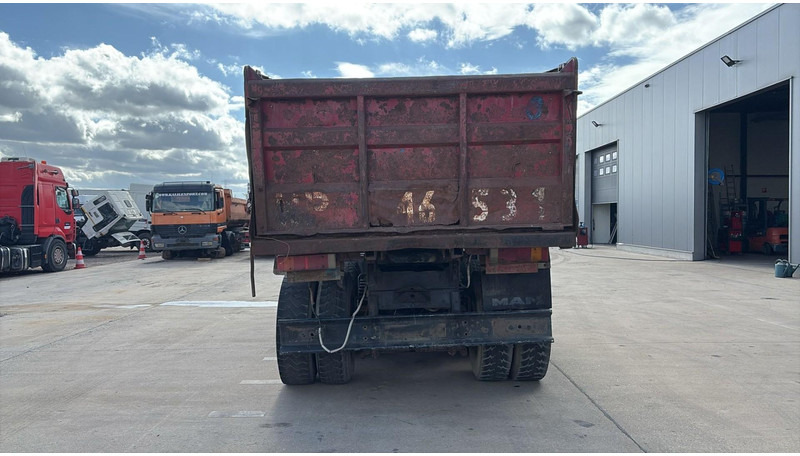 MAN 35.372 (MANUAL PUMP / 6 CYLINDER / BIG AXLE / STEEL SUSP.) - Caminhão basculante: foto 5 MAN 35.372 (MANUAL PUMP / 6 CYLINDER / BIG AXLE / STEEL SUSP.) - Caminhão basculante: foto 5
