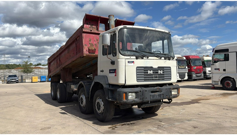 MAN 35.372 (MANUAL PUMP / 6 CYLINDER / BIG AXLE / STEEL SUSP.) - Caminhão basculante: foto 2 MAN 35.372 (MANUAL PUMP / 6 CYLINDER / BIG AXLE / STEEL SUSP.) - Caminhão basculante: foto 2