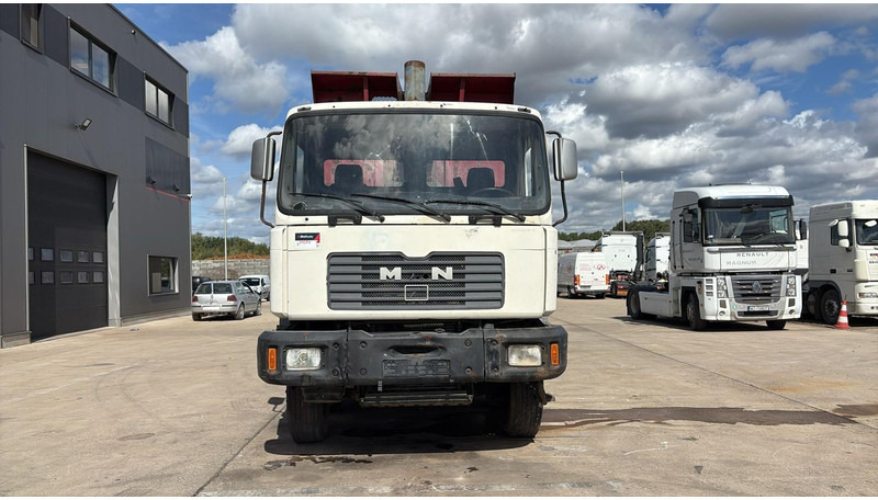 MAN 35.372 (MANUAL PUMP / 6 CYLINDER / BIG AXLE / STEEL SUSP.) - Caminhão basculante: foto 4 MAN 35.372 (MANUAL PUMP / 6 CYLINDER / BIG AXLE / STEEL SUSP.) - Caminhão basculante: foto 4