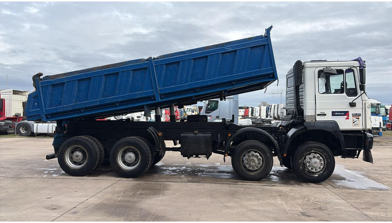 MAN 35.414 (6 CYLINDER / 8X6 / BIG AXLES / STEEL SUSP. / LAMES / GRAND PONT) - Caminhão basculante: foto 3 MAN 35.414 (6 CYLINDER / 8X6 / BIG AXLES / STEEL SUSP. / LAMES / GRAND PONT) - Caminhão basculante: foto 3
