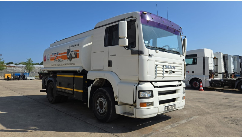 MAN TGA 18.460 (14.140L / MANUAL PUMP / MANUAL GEARBOX / TOP CONDITON / BOITE & POMPE MANUELLE) - Caminhão tanque: foto 2 MAN TGA 18.460 (14.140L / MANUAL PUMP / MANUAL GEARBOX / TOP CONDITON / BOITE & POMPE MANUELLE) - Caminhão tanque: foto 2