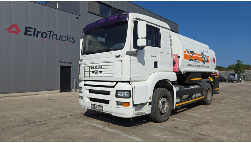 MAN TGA 18.460 (14.140L / MANUAL PUMP / MANUAL GEARBOX / TOP CONDITON / BOITE & POMPE MANUELLE) - Caminhão tanque: foto 1 MAN TGA 18.460 (14.140L / MANUAL PUMP / MANUAL GEARBOX / TOP CONDITON / BOITE & POMPE MANUELLE) - Caminhão tanque: foto 1