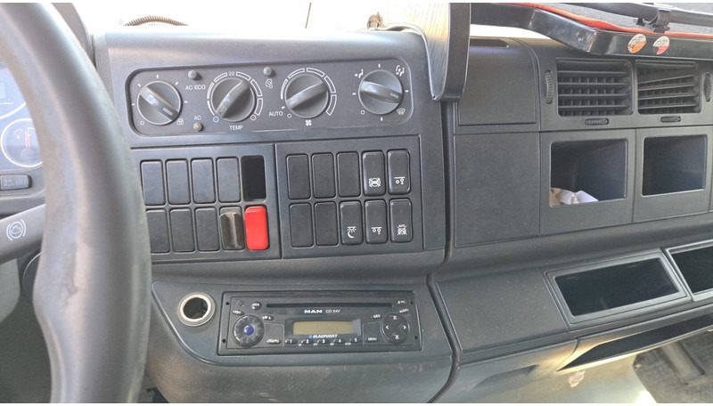 Caminhão chassi MAN TGA 26.440 (MANUAL GEARBOX / FRONT STEEL / 6X2 / BOITE MANUELLE / DEVANT LAMES): foto 14